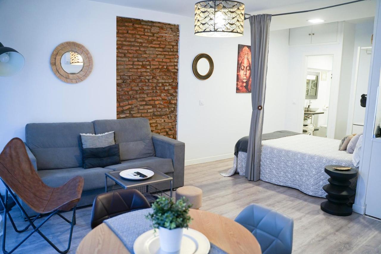 Apartamentos Suites Cariátide Plasencia Esterno foto