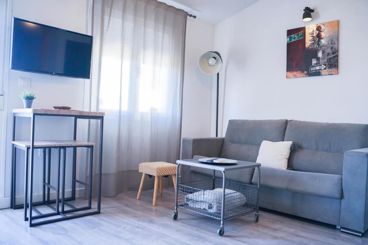 Apartamentos Suites Cariátide Plasencia Esterno foto