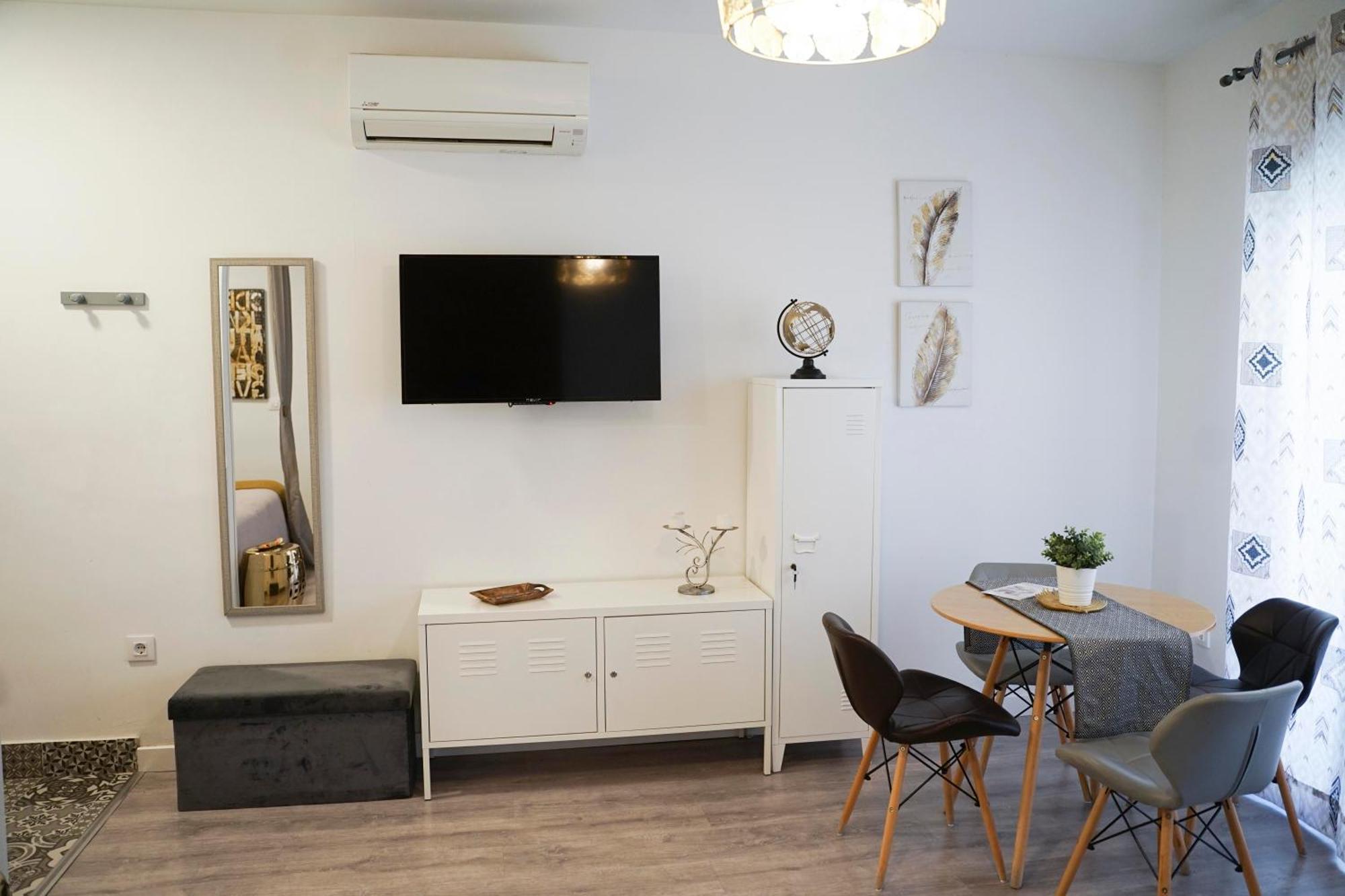 Apartamentos Suites Cariátide Plasencia Esterno foto