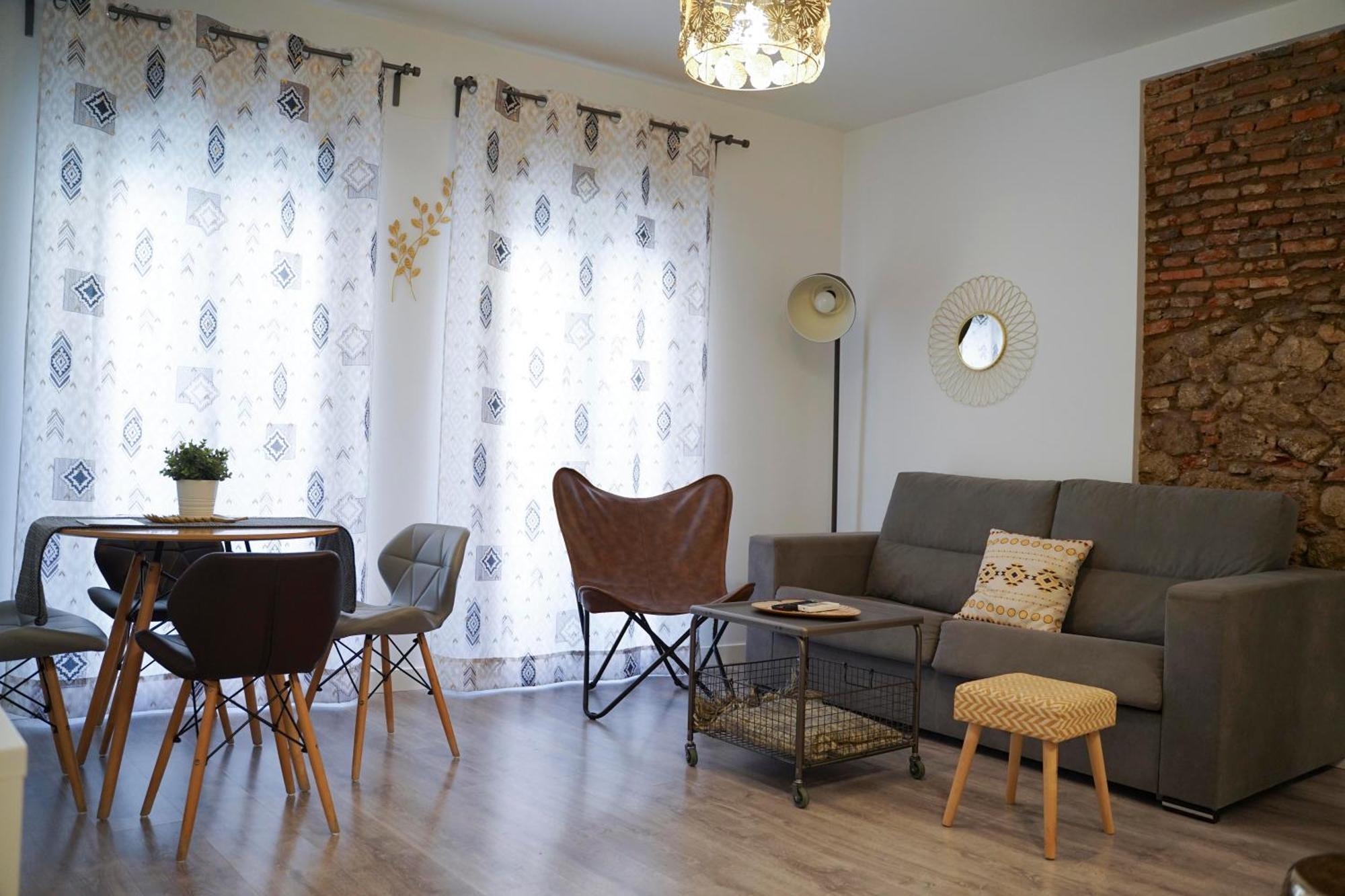 Apartamentos Suites Cariátide Plasencia Esterno foto