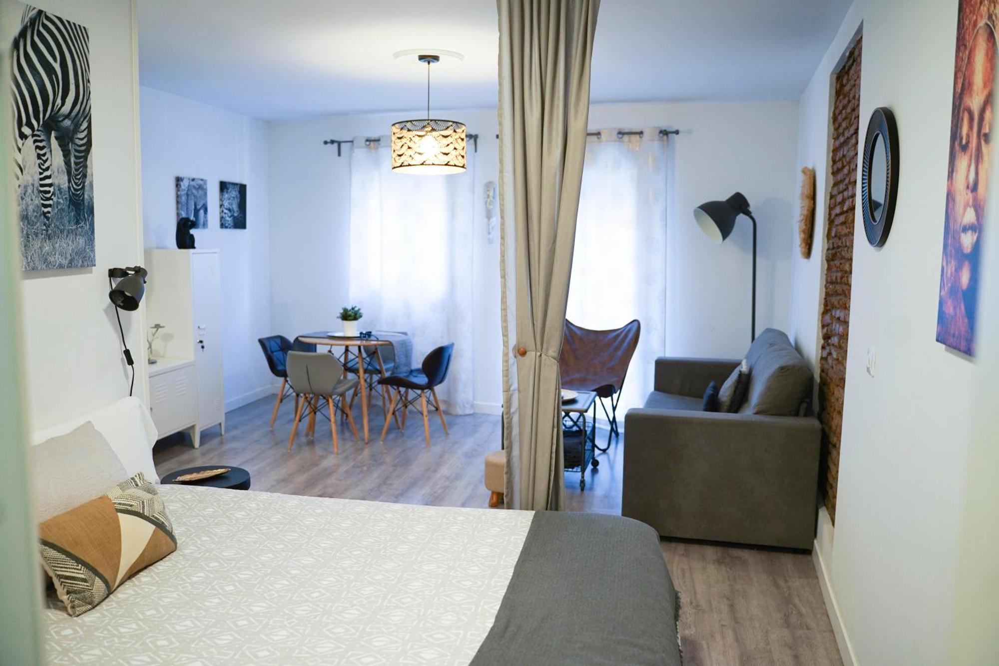 Apartamentos Suites Cariátide Plasencia Esterno foto