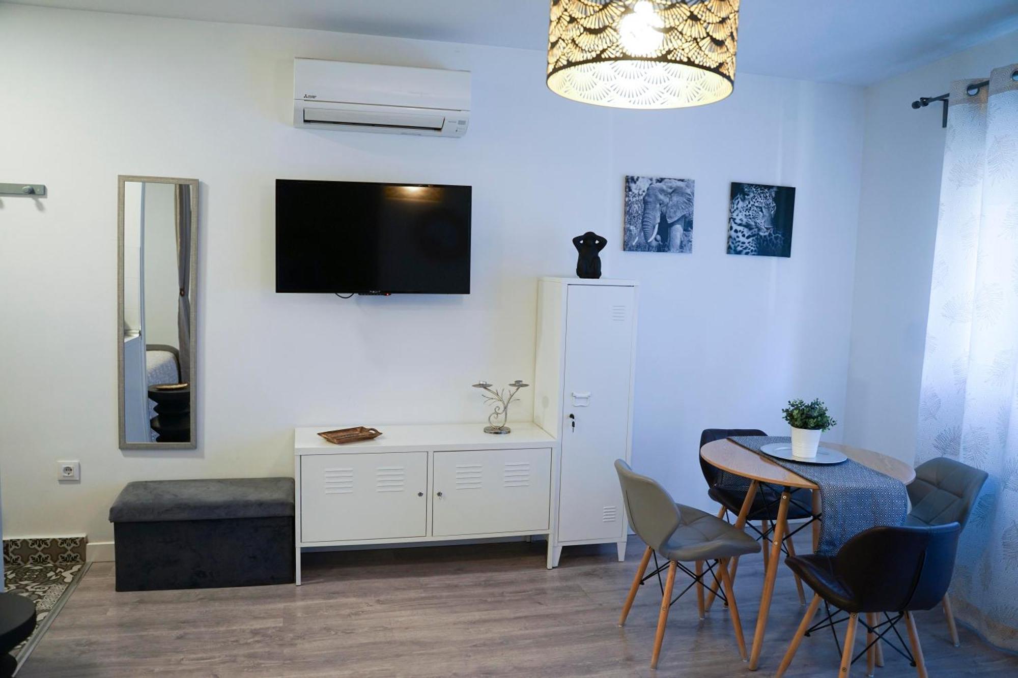 Apartamentos Suites Cariátide Plasencia Esterno foto