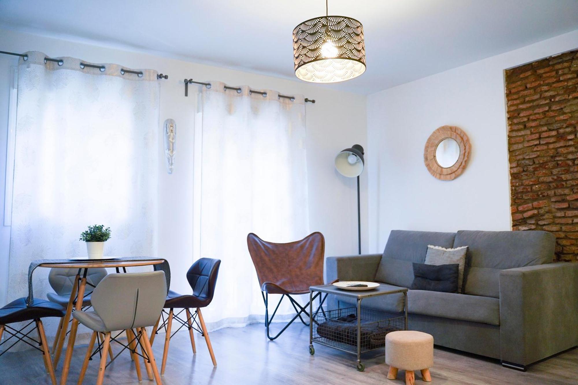 Apartamentos Suites Cariátide Plasencia Esterno foto
