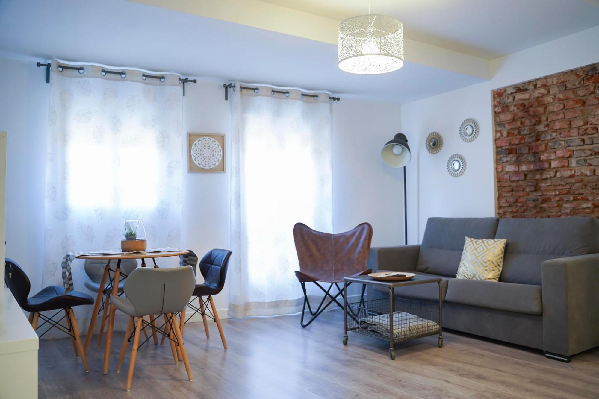 Apartamentos Suites Cariátide Plasencia Esterno foto