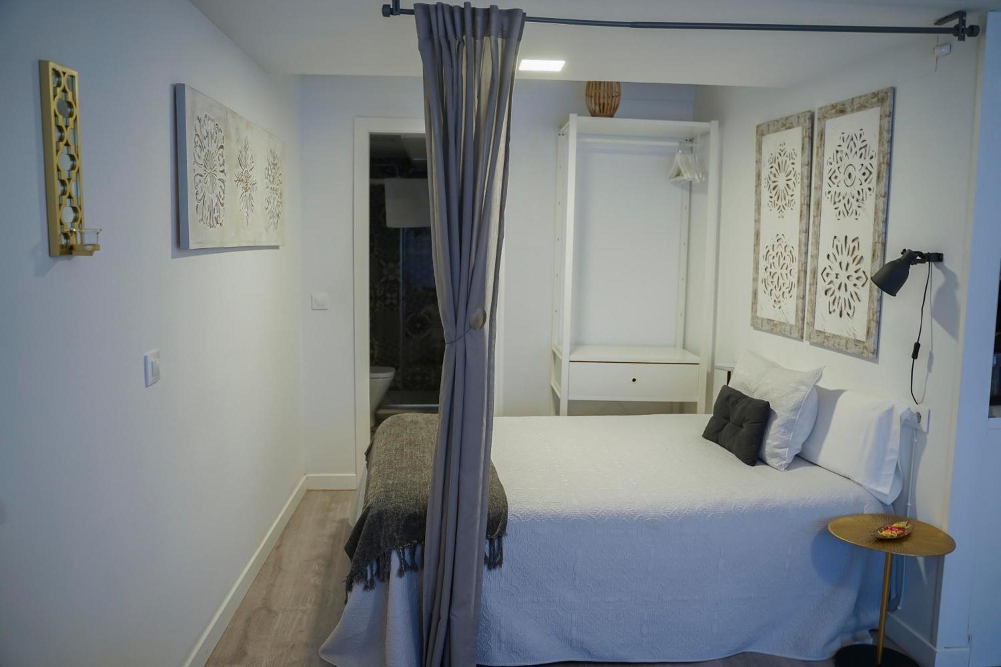 Apartamentos Suites Cariátide Plasencia Esterno foto